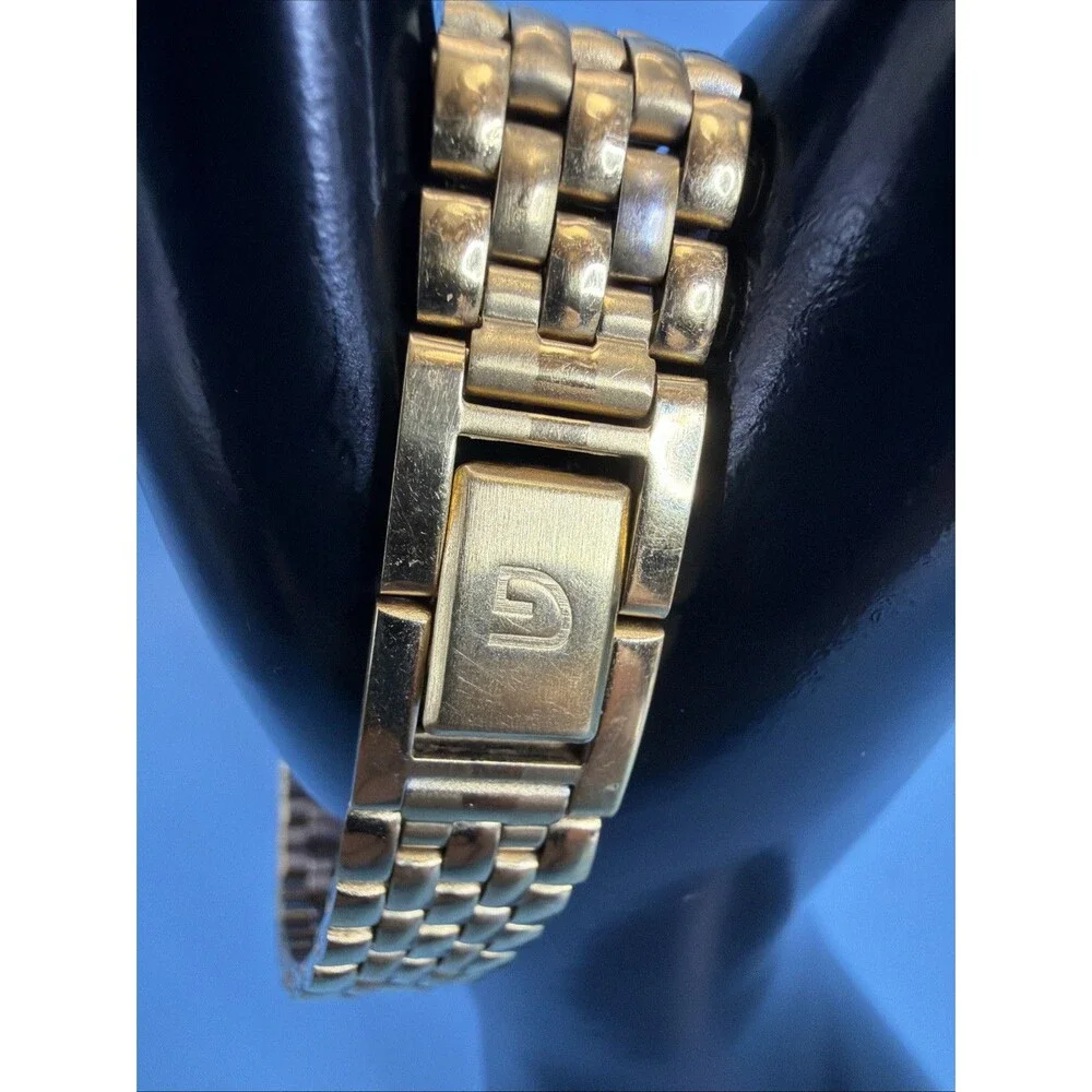 Vintage Gruen Quartz Ladies Gold Tone Black Dial Dainty Elegant Watch Runs Great